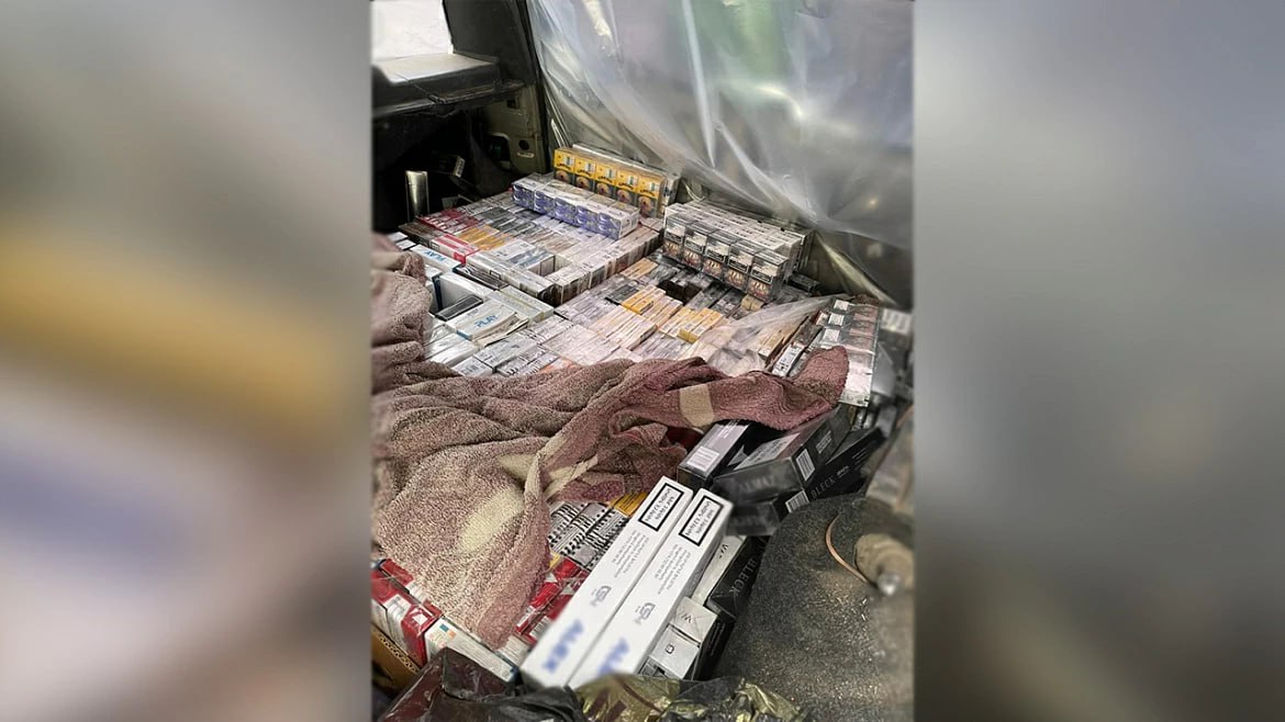 Больше пяти тысяч пачек нелегальных сигарет обнаружили в машине у жителя Таганрога