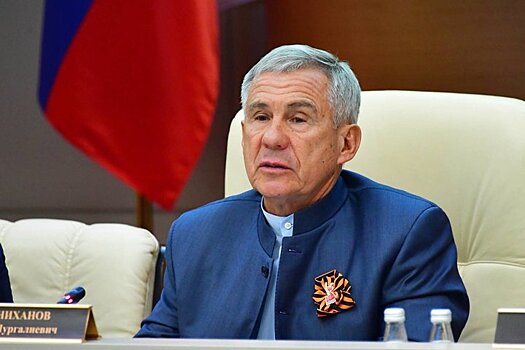 Минниханов подарил премьер-министру Малайзии книгу Тукая на английском