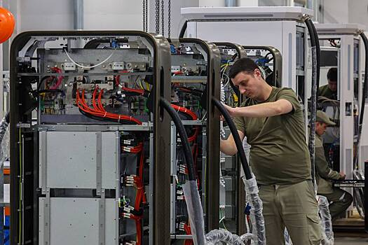 В Госдуме предложили отправлять собирающуюся в фудкортах молодежь на заводы