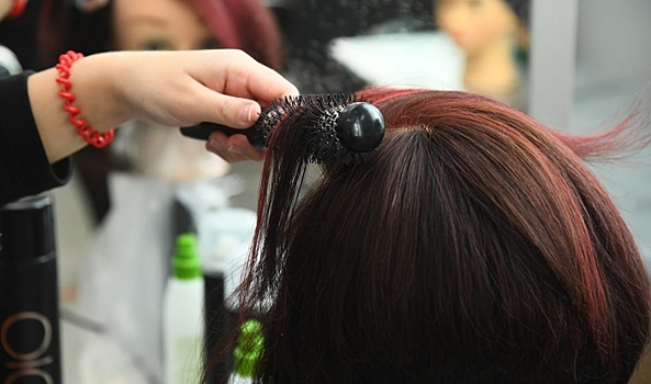 Врач из Волгограда предупредила о выпадении волос через месяцы после COVID-19