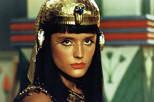 Почему женщины в Древнем Египте делали себе яркий макияж