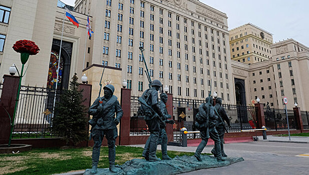 В Москве иностранец повредил памятник "Они сражались за Родину"