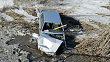 На трассе в Саратове водитель «Лады» врезался в ограждение моста и погиб