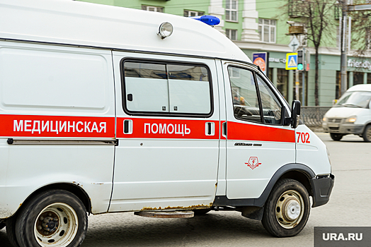 В ЯНАО легковушка врезалась в грузовик