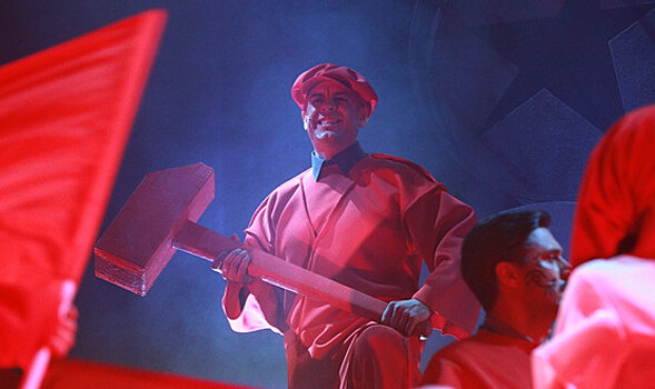 Маяковского венчали на сцене Театра Луны