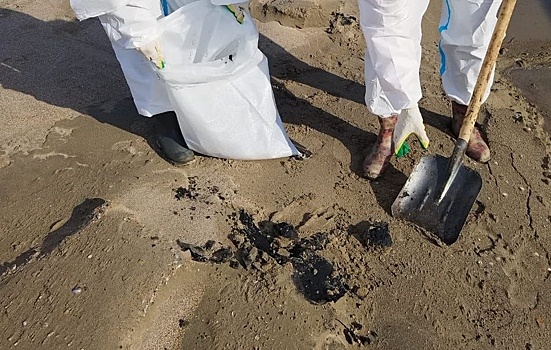 В Анапе зафиксировали новые выбросы мазута