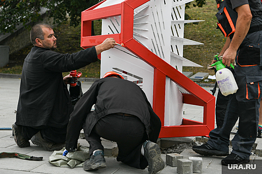 В Екатеринбурге установили арт-объект в честь фестиваля «Красная строка»
