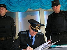 Петарды и бенгальские огни: волгоградец выплатил приставам долги по зарплате пиротехникой