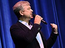 Пельш рассказал, как артисты ради съемок плавали с акулами