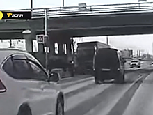 В Новосибирске на видео попало, как фура снесла несколько пешеходов