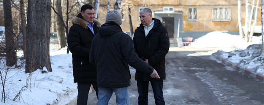 Руслан Болотов проверил качество уборки дворов в Свердловском округе Иркутска