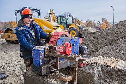 На стройплощадке ледовой арены в Новосибирске стало больше рабочих