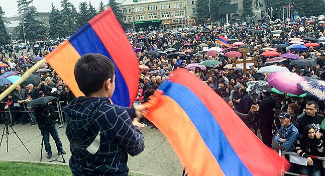 Борьба за власть в Армении: оппозиция ставит на Карабах