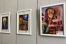 Участники проекта «Московское долголетие» представили свои картины на выставке