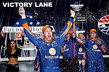 Кезеловски выиграл гонку NASCAR Cup в Атланте после штрафа Харвика