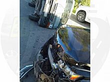 В Приморье микроавтобус завалился набок после столкновения с «Лексусом»