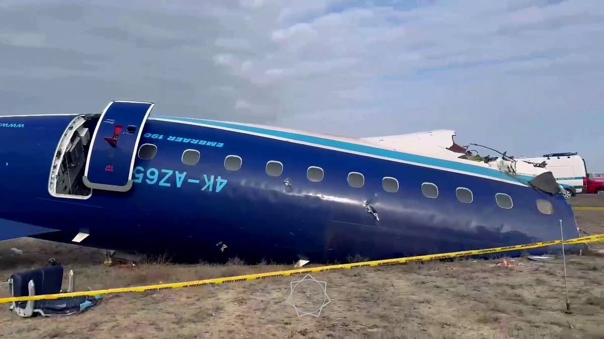 Раскрыты сроки завершения экспертизы по делу крушения лайнера AZAL в Казахстане