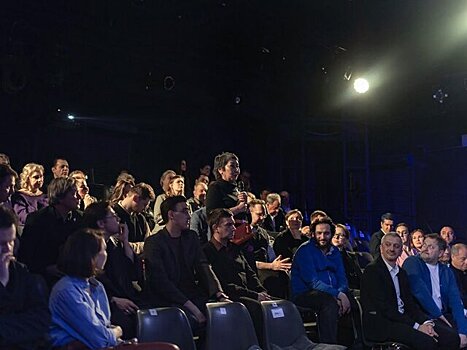 Директоры «Ленкома» и Театра на Таганке высадили деревья на аллее ВДНХ в рамках субботника