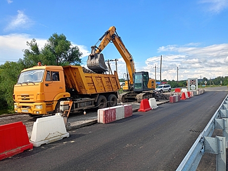 Продолжается ремонт моста через реку Вад