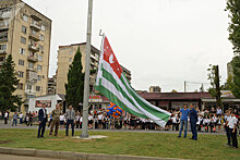 Над Новым районом подняли флаг Абхазии