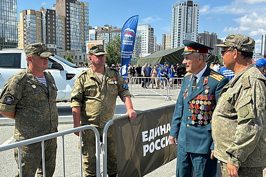 94-летний ветеран войны в Корее осмотрел трофеи СВО и провел урок мужества на выставке натовской техники в Челябинске
