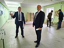 Вячеслав Космачев оценил ход капремонта поликлиники в Тамале
