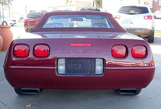 В США продается новый Chevrolet Corvette C4 1993 года выпуска