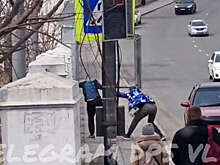 В Приморье на видео попала драка водителей Subaru и Mitsubishi