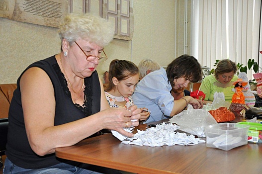 Пожилые жители Кузьминок занялись декоративно-прикладным творчеством