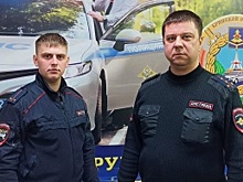 В Брянской области сотрудники ДПС оказали помощь водителю сломавшегося автомобиля