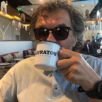 Эмир Кустурица попробовал кофе из «Скуратова»