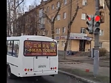 В Воронеже на 1000 рублей оштрафовали водителя «ПАЗика», проехавшего на красный