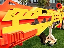 Американец соорудил огромный пистолет, пробивающий бетонные блоки