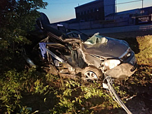 Раскуроченная "Приора": в Самарской области автоледи не справилась с управлением и вылетела в кювет