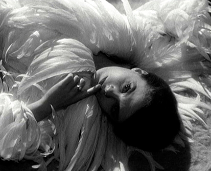 Chanel помогут восстановить фильм Алена Рене 1961 года с костюмами Габриэль Шанель