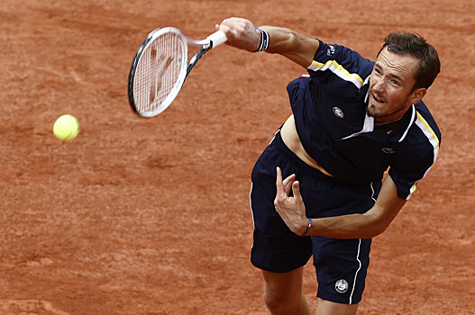 Медведев попал в четвертьфинал Roland Garros