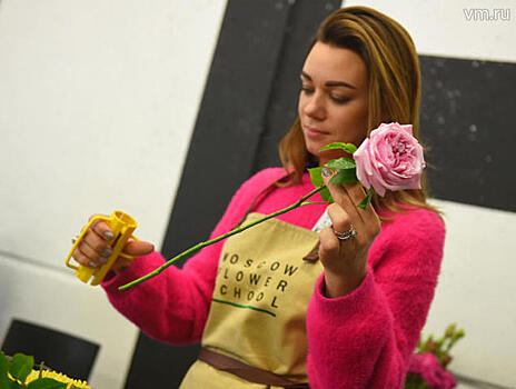 Цветочный бум: теплицы Москвы готовятся к праздничным дням