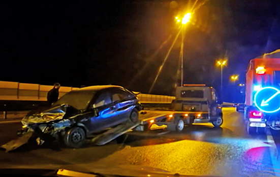 Более 20 машин столкнулись под Петербургом из-за снегопада