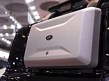 Land Rover представила тизер нового электрического Range Rover Electric