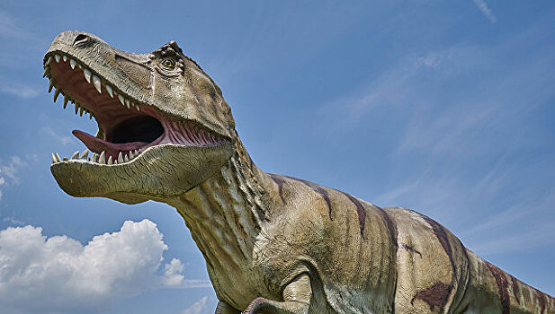 Плывущий по Темзе динозавр переполошил британцев