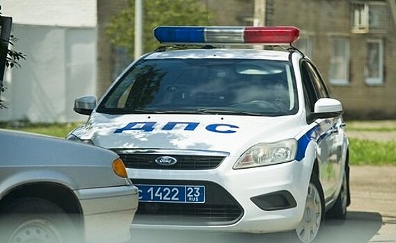 В Краснодаре пьяный водитель "прокатил" полицейского на капоте автомобиля