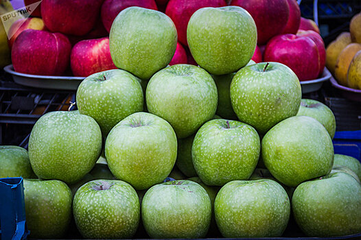 В десяти школах Тбилиси раздача яблок начнется с октября