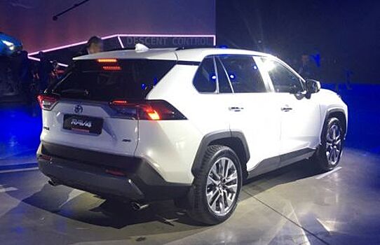 В Москве презентовали кроссовер Toyota RAV4 нового поколения