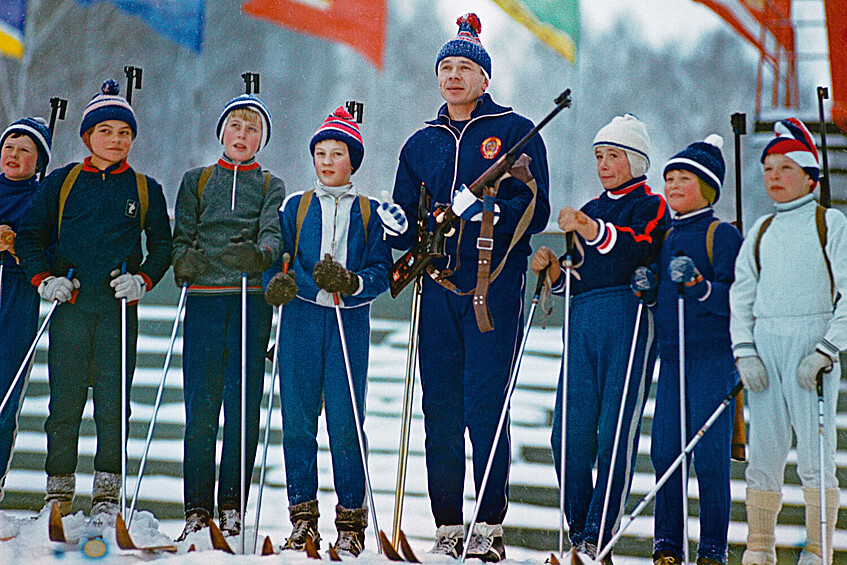 Виктор Маматов со своими воспитанниками в Новосибирске, 1979 год