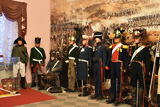 На выставке в Можайском районе представили предметы русского военного костюма
