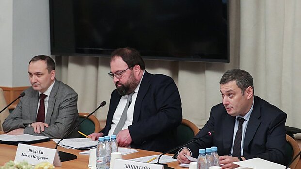 В Комитете по информационной политике, информационным технологиям и связи обсудили с Максутом Шадаевым итоги работы Минцифры в 2023 году