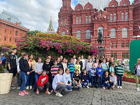 Дети из ДНР, проживающие в Курске, посетили Государственный Кремлевский Дворец