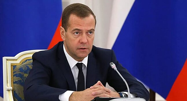 "Не мы это начинали, не нам заканчивать": Медведев о санкциях