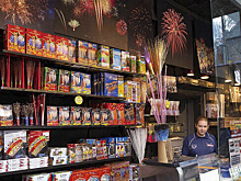 Специалисты не выявили нарушений в ноябрьских магазинах пиротехники