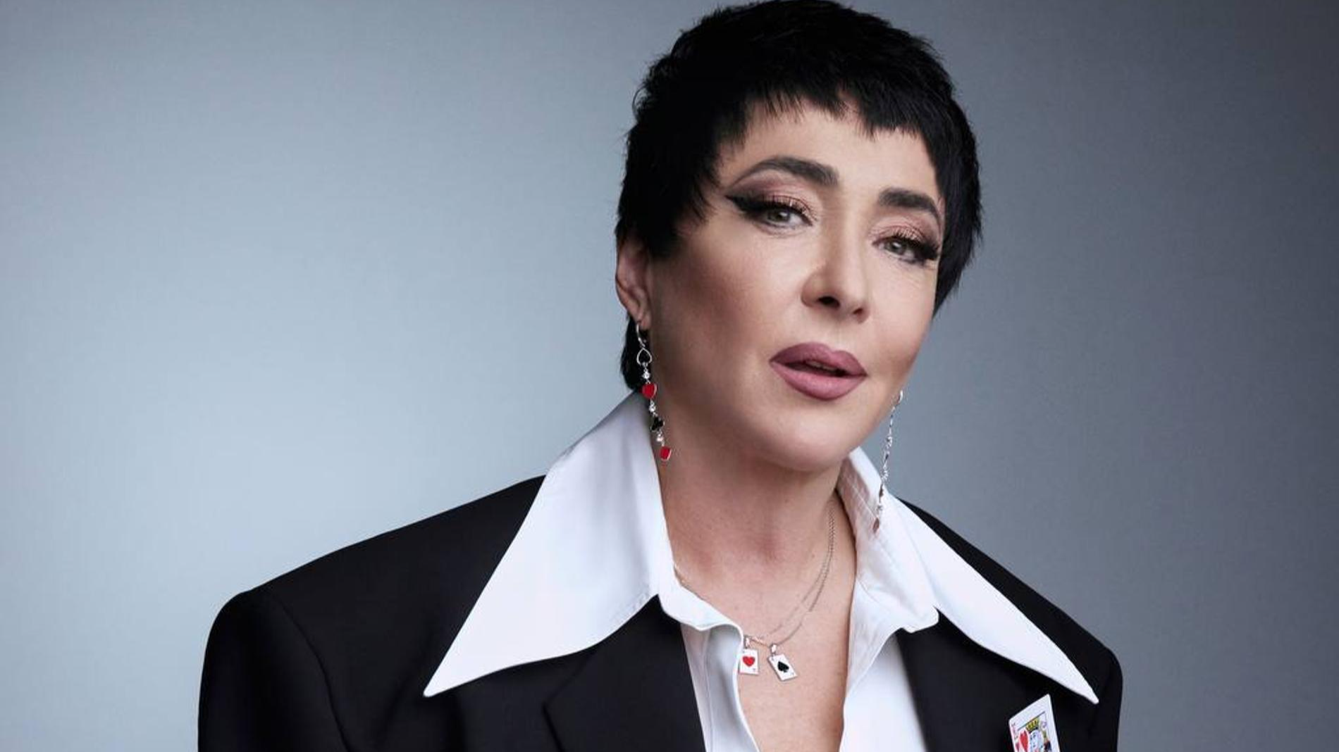 Забывшая слова песни Лолита исполнила хит на концерте певицы Mona с листа: видео Super